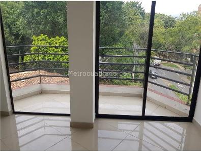 Apartamento de 3 alcobas en venta en Laureles, Medellín, 130 m² · foto 3 de 14