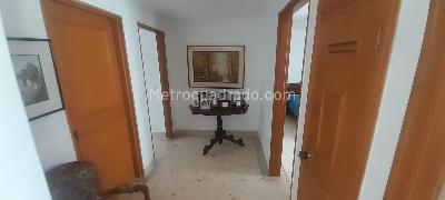Apartamento de 3 alcobas en venta en Laureles Santa Teresita, Medellín, 134 m² · foto 6 de 14