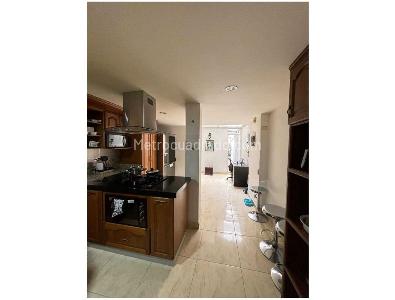 Apartamento de 4 alcobas en venta en Laureles, Medellín, 152 m² · foto 3 de 13