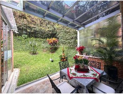 Casa de 3 alcobas en venta en Loma Benedictinos, Envigado, 220 m² · foto 3 de 20