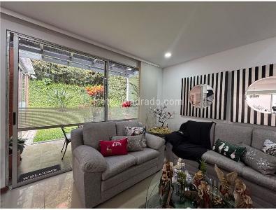 Casa de 3 alcobas en venta en Loma Benedictinos, Envigado, 220 m² · foto 4 de 20