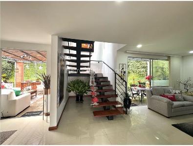 Casa de 3 alcobas en venta en Loma Benedictinos, Envigado, 220 m² · foto 5 de 20