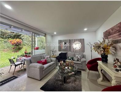 Casa de 3 alcobas en venta en Loma Benedictinos, Envigado, 220 m² · foto 6 de 20