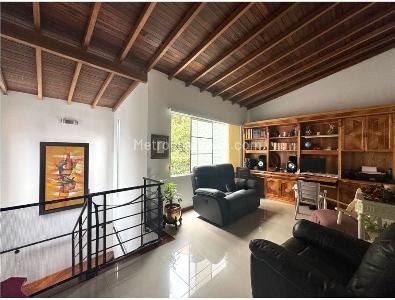 Casa de 3 alcobas en venta en Loma Benedictinos, Envigado, 220 m² · foto 13 de 20