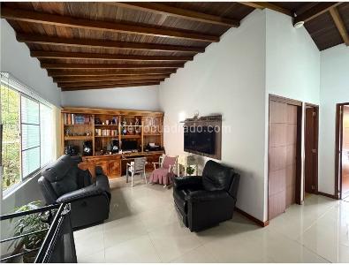 Casa de 3 alcobas en venta en Loma Benedictinos, Envigado, 220 m² · foto 14 de 20