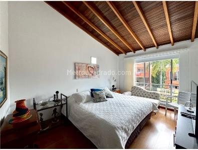 Casa de 3 alcobas en venta en Loma Benedictinos, Envigado, 220 m² · foto 16 de 20