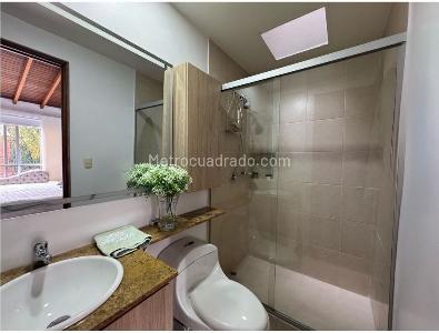 Casa de 3 alcobas en venta en Loma Benedictinos, Envigado, 220 m² · foto 19 de 20