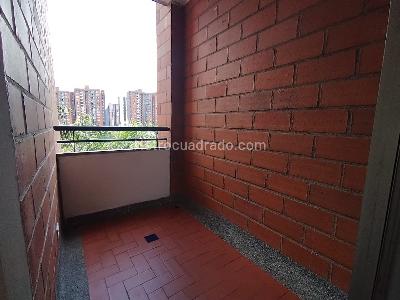 Apartamento en venta en Loma De Los Bernal, Medellín · foto 8 de 20