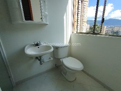 Apartamento en venta en Loma De Los Bernal, Medellín · foto 10 de 20
