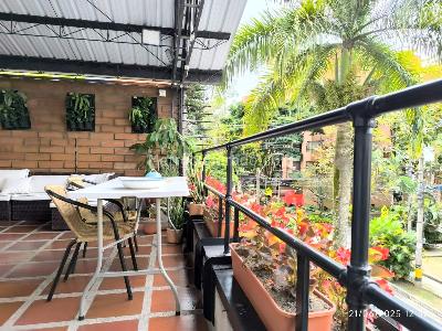 Casa de 5 alcobas en venta en Laureles, Medellín, 380 m² · foto 3 de 20