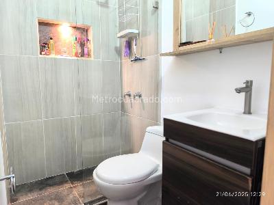 Casa de 5 alcobas en venta en Laureles, Medellín, 380 m² · foto 19 de 20