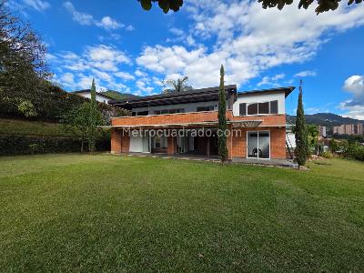 Casa de 5 alcobas en venta en El Poblado, Medellín, 700 m² · foto 2 de 10