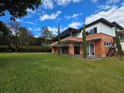 Casa de 5 alcobas en venta en El Poblado, Medellín, 700 m² · foto 3 de 10