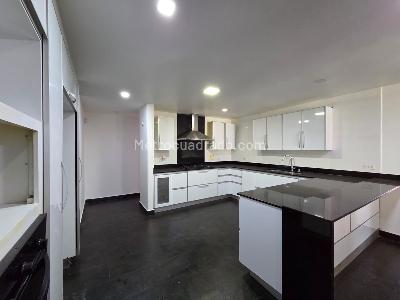 Casa de 5 alcobas en venta en El Poblado, Medellín, 700 m² · foto 5 de 10