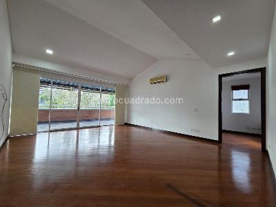 Casa de 5 alcobas en venta en El Poblado, Medellín, 700 m² · foto 6 de 10