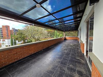 Casa de 5 alcobas en venta en El Poblado, Medellín, 700 m² · foto 8 de 10