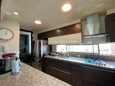 Apartamento en venta en El Poblado, Medellín · foto 5 de 10