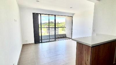 Apartamento de 2 alcobas en venta en San Antonio, Rionegro, 53 m² · foto 2 de 13
