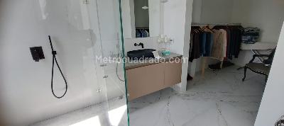 Casa de 3 alcobas en venta en Cabeceras, Rionegro, 1930 m² · foto 16 de 17