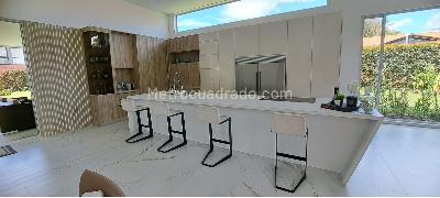 Casa de 3 alcobas en venta en Cabeceras, Rionegro, 1930 m² · foto 5 de 17