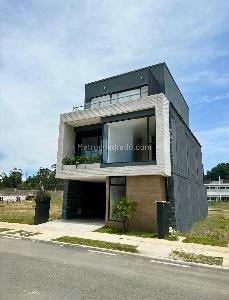 Casa de 4 alcobas en venta en Barro Blanco, Rionegro, 323 m² · foto 9 de 20