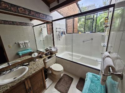 Casa de 3 alcobas en venta en El Poblado, Medellín, 240 m² · foto 14 de 20
