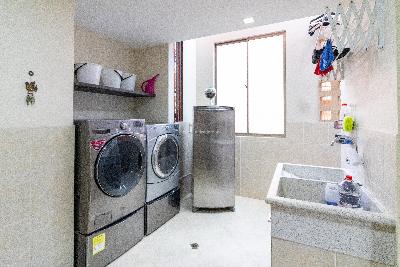 Casa de 4 alcobas en venta en El Poblado, Medellín, 440 m² · foto 15 de 18