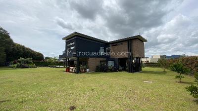 Casa de 4 alcobas en venta en Cabeceras, Rionegro, 570 m² · foto 6 de 17