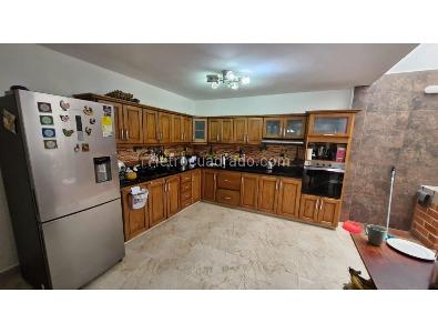 Casa de 4 alcobas en venta en Las Torres, Rionegro, 270 m² · foto 2 de 18