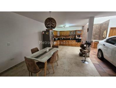 Casa de 4 alcobas en venta en Las Torres, Rionegro, 270 m² · foto 3 de 18