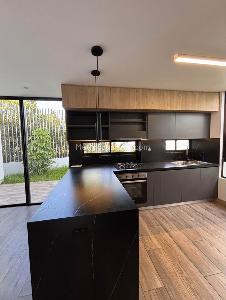 Casa de 3 alcobas en venta en Llanogrande, Rionegro, 250 m² · foto 2 de 11