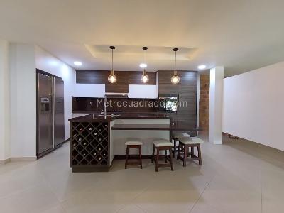 Casa de 3 alcobas en venta en La Doctora, Sabaneta, 323 m² · foto 2 de 18