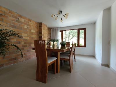 Casa de 3 alcobas en venta en La Doctora, Sabaneta, 323 m² · foto 6 de 18