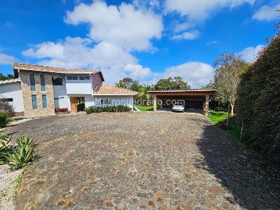 Casa de 4 alcobas en venta en Santa Elena, Medellín, 320 m² · foto 2 de 20