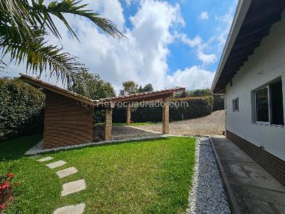 Casa de 4 alcobas en venta en Santa Elena, Medellín, 320 m² · foto 8 de 20
