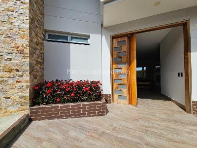 Casa de 4 alcobas en venta en Santa Elena, Medellín, 320 m² · foto 9 de 20