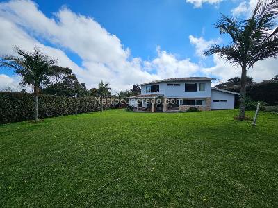 Casa de 4 alcobas en venta en Santa Elena, Medellín, 320 m² · foto 11 de 20