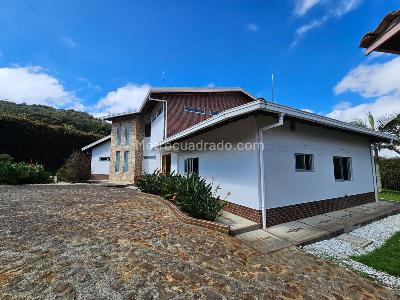 Casa de 4 alcobas en venta en Santa Elena, Medellín, 320 m² · foto 12 de 20