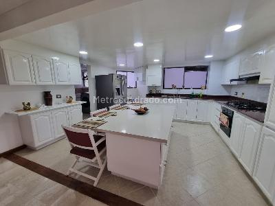 Apartamento de 3 alcobas en venta en Los Balsos, Medellín, 202 m² · foto 5 de 18