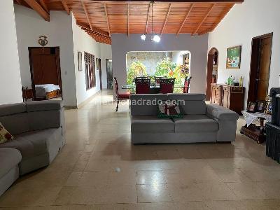 Casa de 4 alcobas en venta en Prados Del Norte, Cali, 318 m² · foto 2 de 20