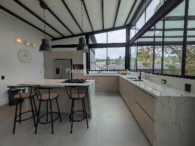 Casa de 3 alcobas en venta en Alto Del Escobero, Envigado, 260 m² · foto 16 de 20