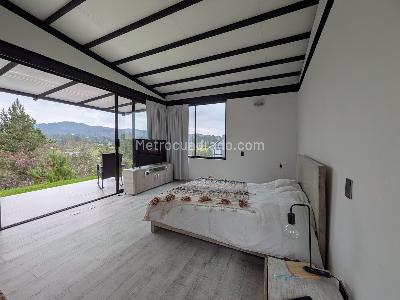 Casa de 3 alcobas en venta en Alto Del Escobero, Envigado, 260 m² · foto 2 de 20