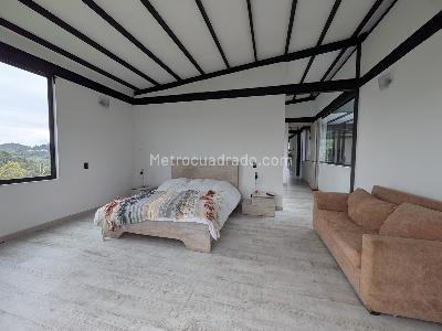 Casa de 3 alcobas en venta en Alto Del Escobero, Envigado, 260 m² · foto 5 de 20