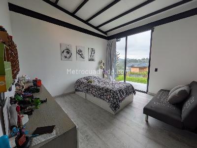 Casa de 3 alcobas en venta en Alto Del Escobero, Envigado, 260 m² · foto 7 de 20