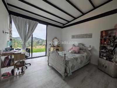 Casa de 3 alcobas en venta en Alto Del Escobero, Envigado, 260 m² · foto 9 de 20