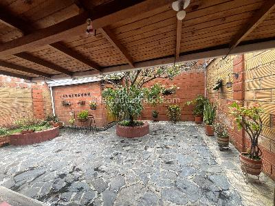 Casa de 5 alcobas en venta en Santa Monica, Medellín, 130 m² · foto 17 de 20