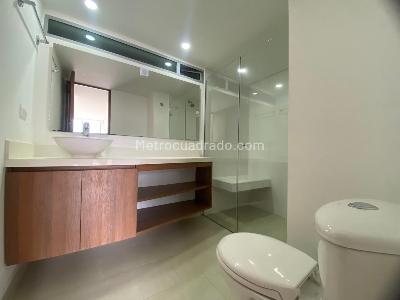 Apartamento de 2 alcobas en venta en Loma De Las Brujas, Envigado, 77 m² · foto 3 de 12