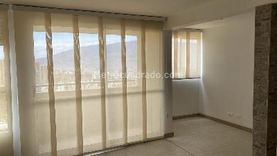 Apartamento de 2 alcobas en venta en Altos De Calasanz, Medellín, 54 m² · foto 4 de 20