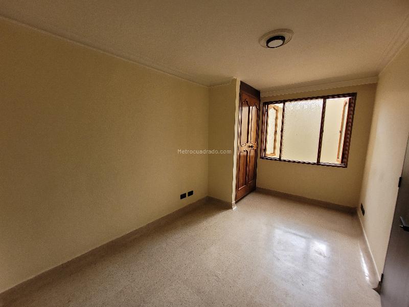 Piso – La Ceja, Barrio Centro - Más