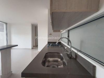 Apartamento de 2 alcobas en venta en Madera, Bello, 61 m² · foto 7 de 7